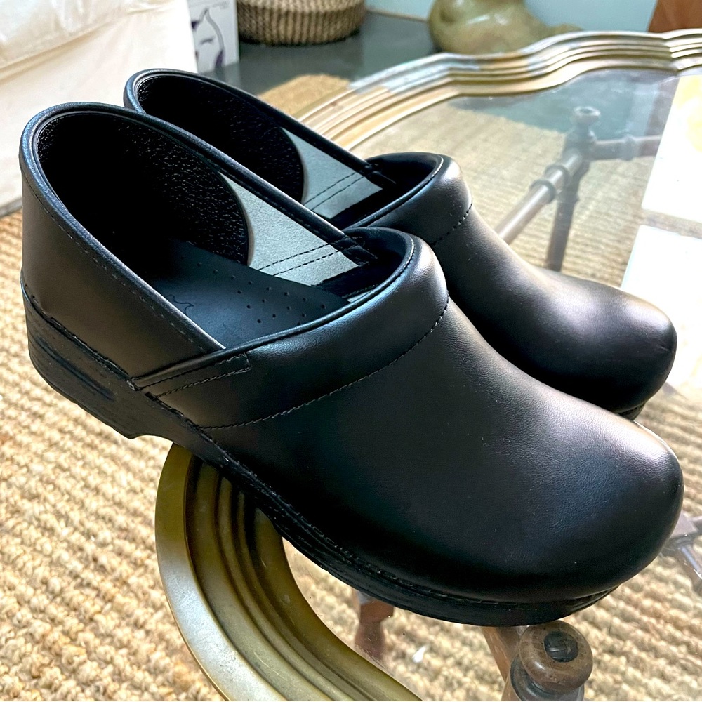Dankso Professional Black Leather Box Clog EU 42 / Women's 11.5-12 / Men's 8.5-9